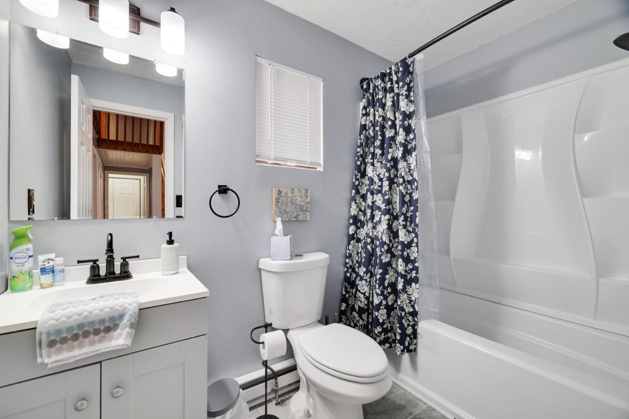 Premier Cozy Cabin - Free Amenities & Comm Indoor Pools Bushkill Esterno foto