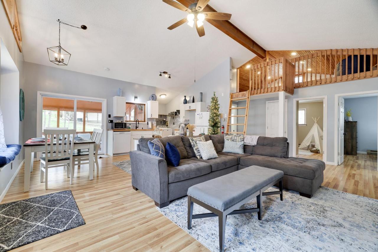 Premier Cozy Cabin - Free Amenities & Comm Indoor Pools Bushkill Esterno foto