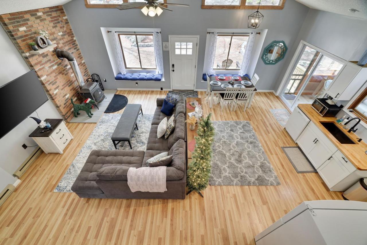 Premier Cozy Cabin - Free Amenities & Comm Indoor Pools Bushkill Esterno foto