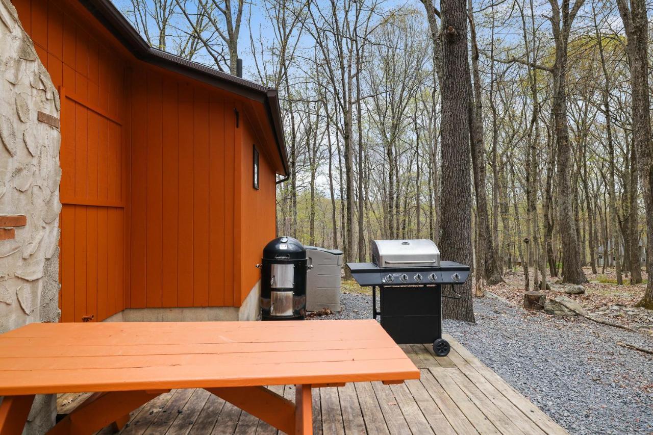 Premier Cozy Cabin - Free Amenities & Comm Indoor Pools Bushkill Esterno foto